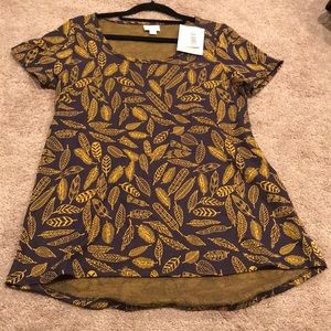 LuLaRoe Leaf pattern Classic T
